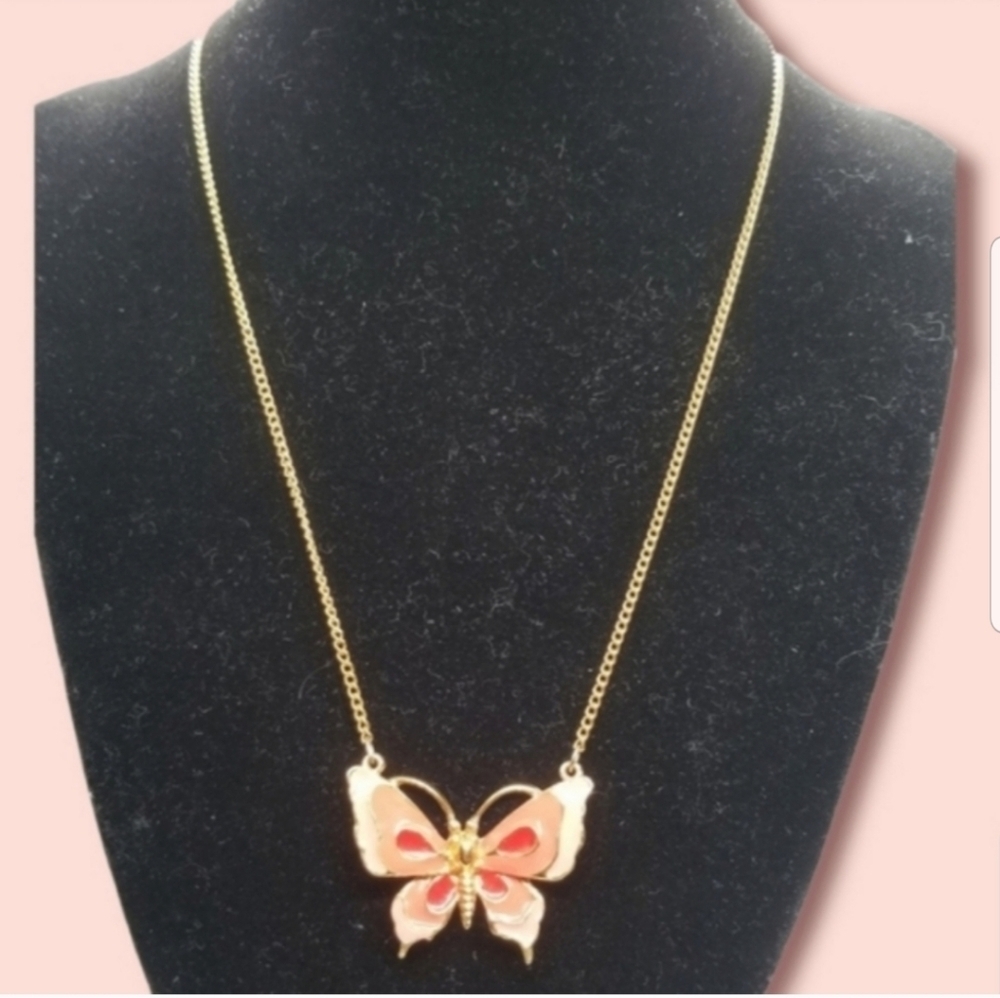 Mode Art Vintage Pink Enamel & Goldtone Butterfly Pendant Necklace